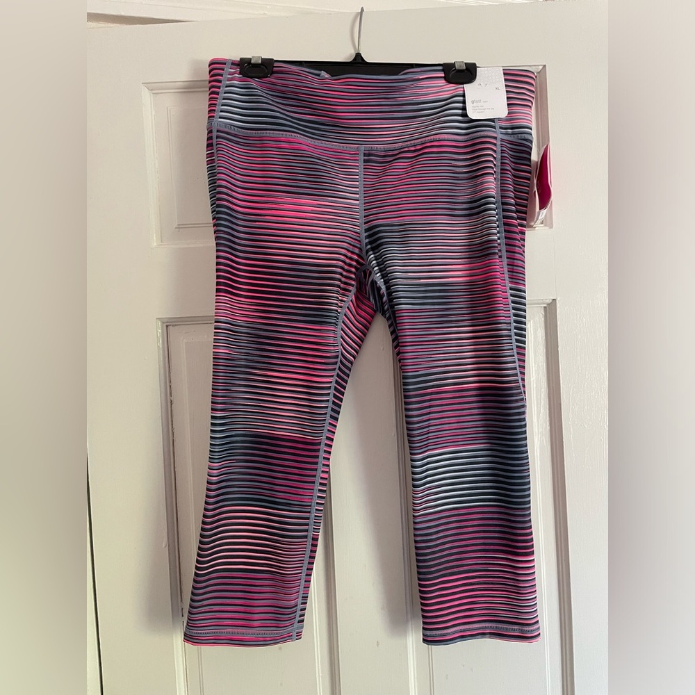 NWT GapFit Capri Leggings